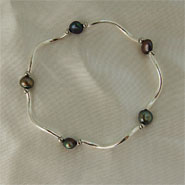 tin cup bracelet (black, rhodium bar)