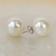 12.5-13 mm PEARL STUD (white)