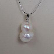 Baroque pearl pendant (White)