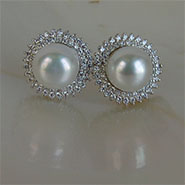 8.5mm cultured pearl stud with sterling silver and cubic zirconia