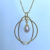 7mm cultured white pearl geo circular-oval pendant and sterling silver - Yellow