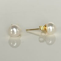8mm cultured white pearl stud earring with sterling silver - yellow gold finished