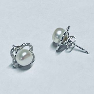 7.5mm cultured white pearl stud with sterling silver and cubic zirconia-white